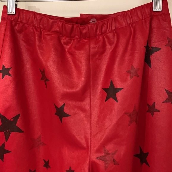 Red pants with black stars, fits like a size 6 - Picture 2 of 15